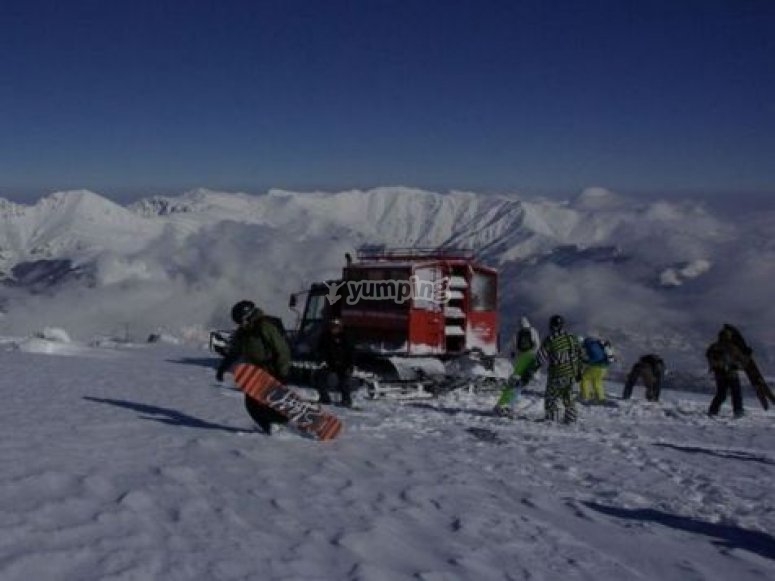 Su piste vergini grazie allo snowcat Su piste vergini grazie allo snowcat